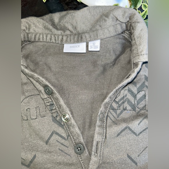 Mexx | v neck with colar long sleeve tee military green | size 24-30m - Picture 4 of 5